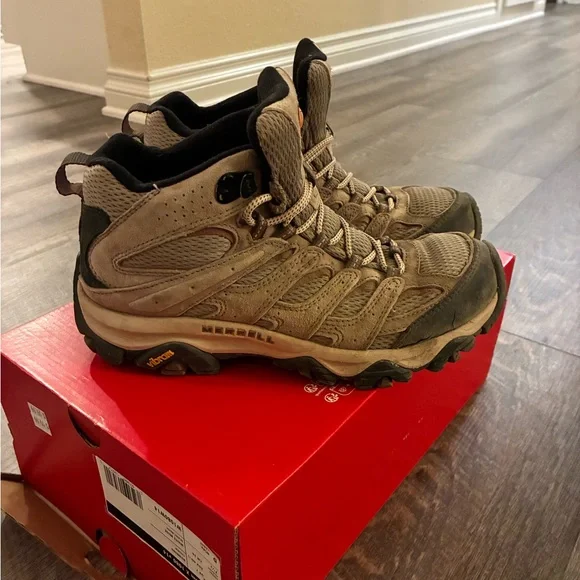 Merrell Women's Boots Moab’s 3 - 8.5 wide - Picture 8 of 10